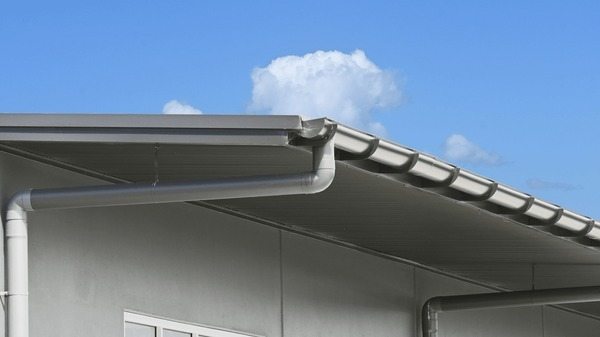 Half-round gutter system